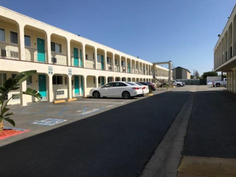 Anaheim Executive Inn & Suites Eksteriør billede